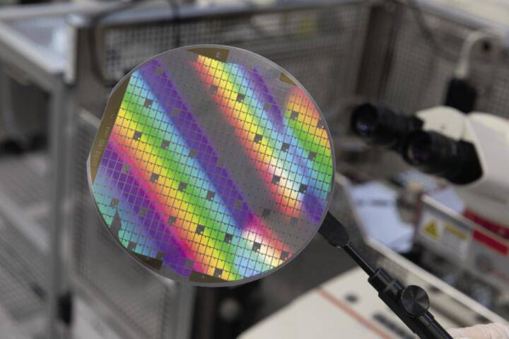 Silicon Carbide (SiC) Inverters: Comparing Efficiency Gains in EVs
