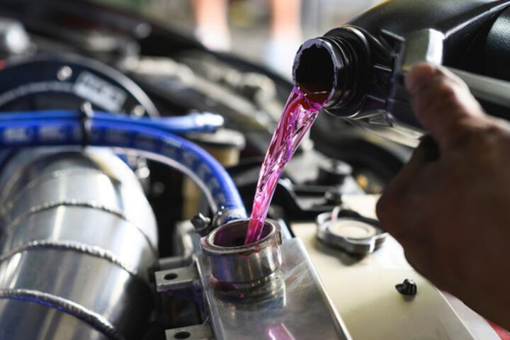 EV Coolant Flush: Dielectric Fluid Requirements