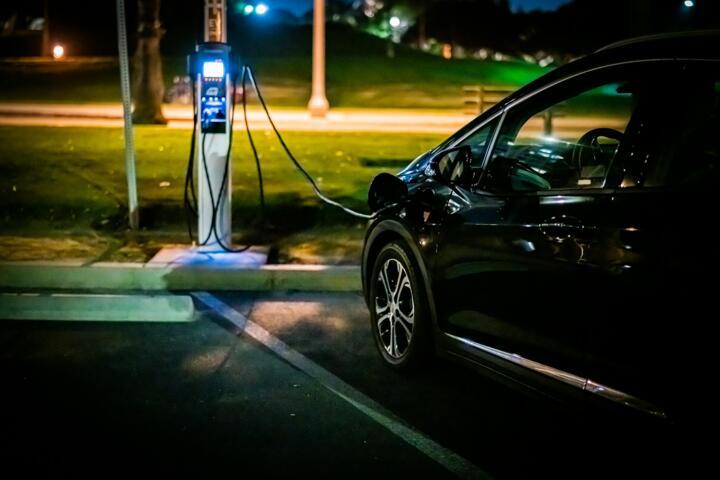 Buying vs Leasing an EV: Which Makes More Sense?