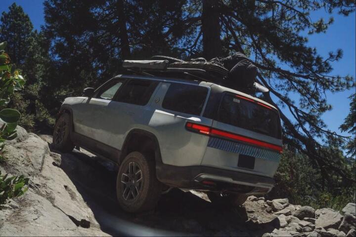 Rivian R1S Dual-Motor: Assessing Off-Road Capability and Motor Sync